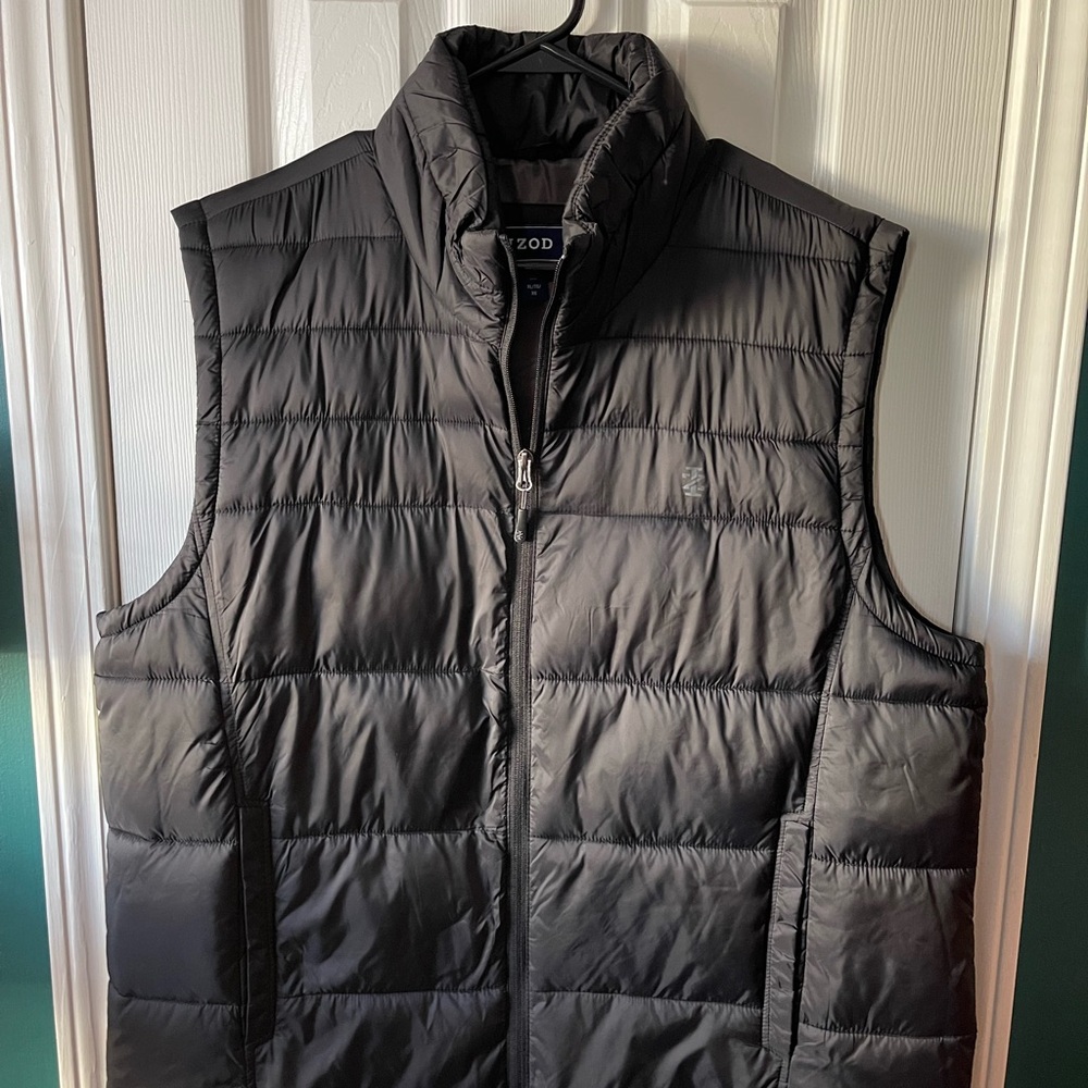 IZOD Men's Dark Gray Quilted Vest